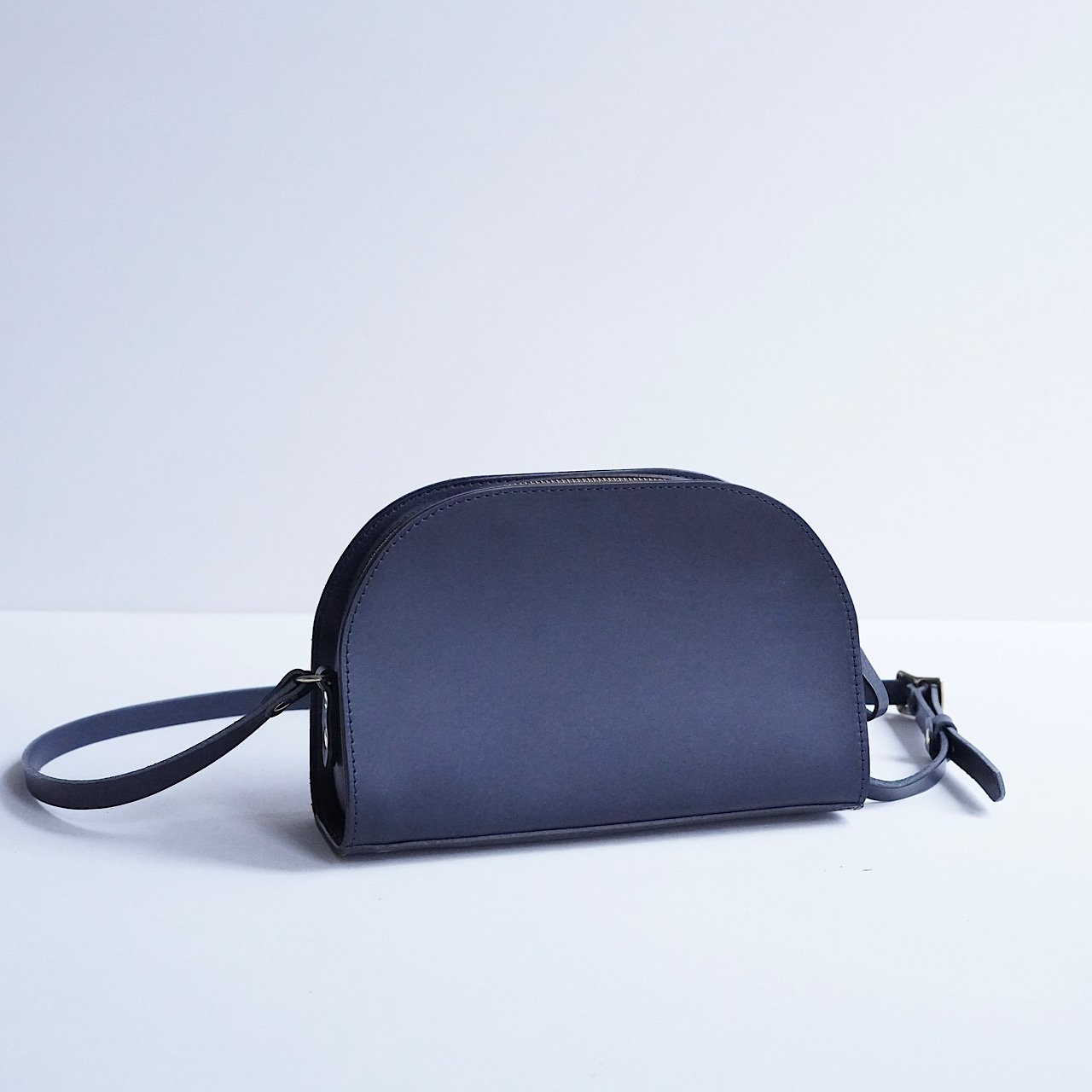 Halfmoon shoulder NAVY